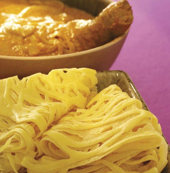 Roti Jala with Curry Chicken